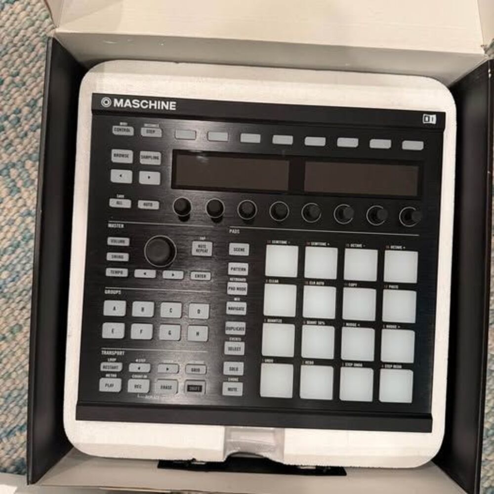 Native Instruments Maschine MK2 Production System - Picture 2 of 3
